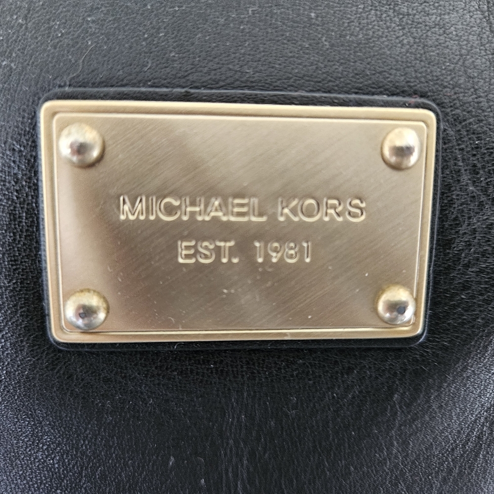 🔥Michael Kors Black Leather Astor Shoulder Bag/clutch with Gold Accents🔥 - Picture 7 of 11